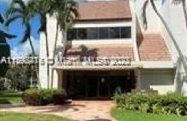 301 S Racquet Club Rd