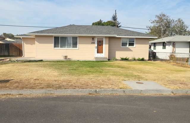 255 J Street NE - 255 J Street Northeast, Ephrata, WA 98823