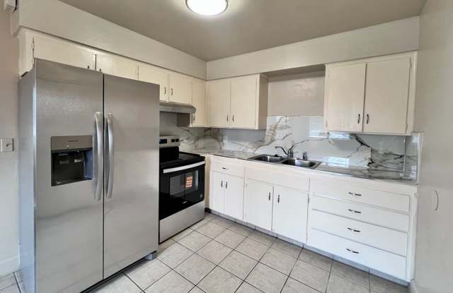 $2,050 Shields  Fowler, 4 Bedrooms - N. Purdue Ave, Fresno