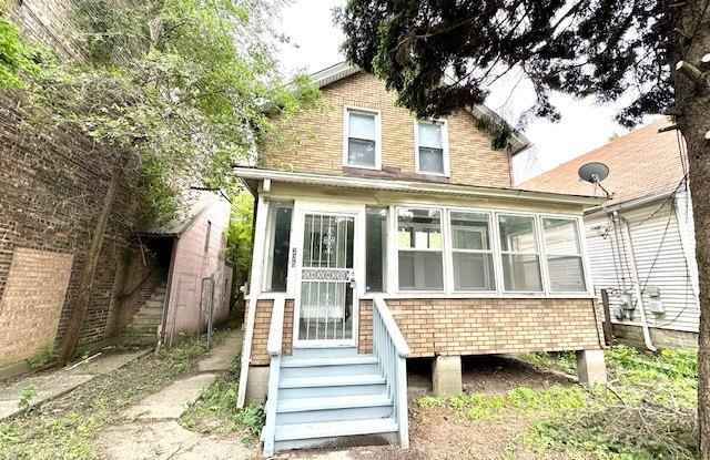 Photo of 225 E 138th Street