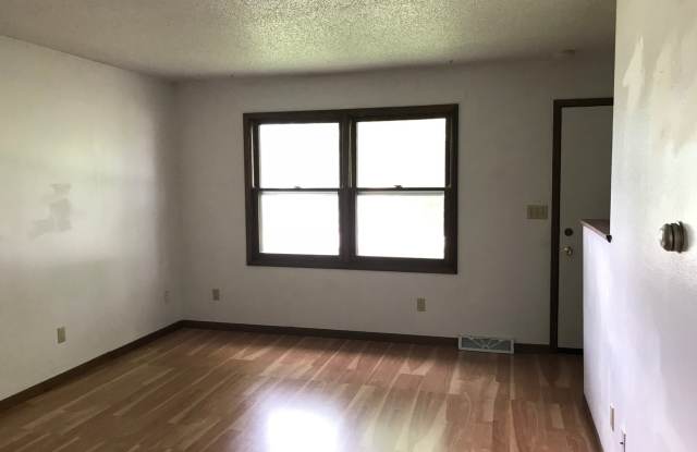 Fall Leasing - 2 Bed/1.5 Bath in Iowa City - 1845 Calvin Court, Iowa City, IA 52246