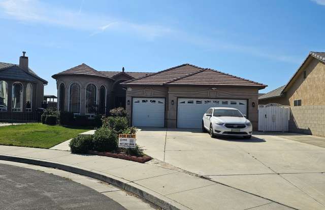 Luxurious Home in North Bakersfield 3 BD 3 BA