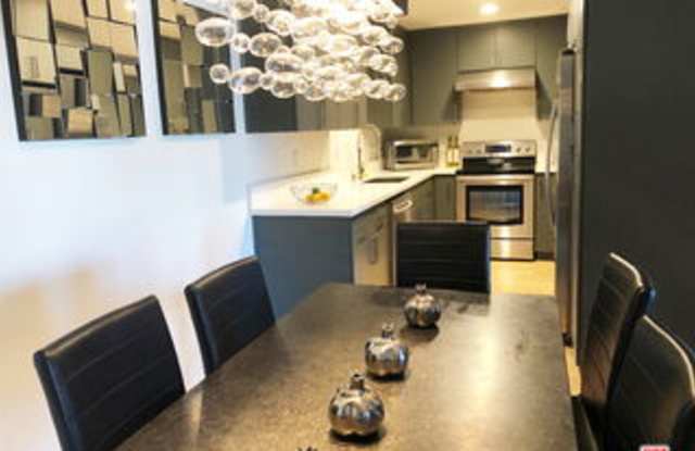 723 Palisades Beach Road