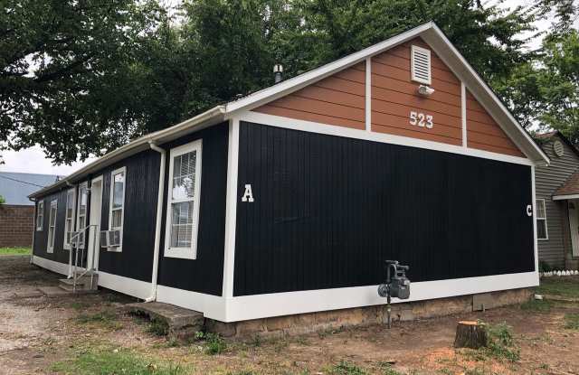 523 N Quaker Ave - C