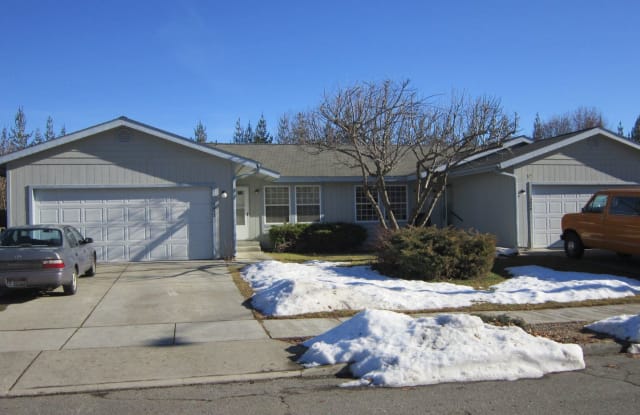 3 Bed, 2 Bath CDA Duplex - 3822 Belmont Road, Coeur d'Alene, ID 83815