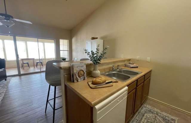 Beautifully Furnished One bedroom, One bath in Branson, Mo. with a View from the Sunroom