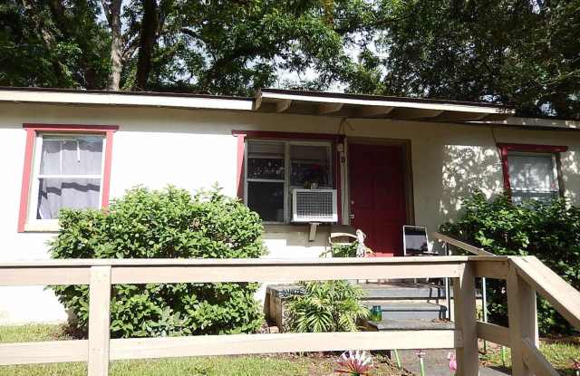 CUTE 2/1 Townhouse w/ Tile Floors Throughout, Walk to FSU and Nightlife! $875/month Available in April!! - 1414 Nylic Street, Tallahassee, FL 32304