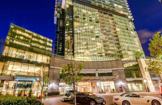 300 INTERNATIONAL Drive unit: 1907