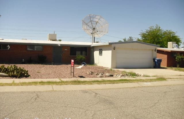 7410 E Eli Dr - 7410 East Eli Drive, Tucson, AZ 85710