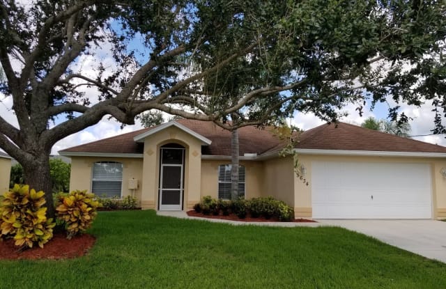 5634 NW Bluff Ct - 5634 Northwest Bluff Court, Port St. Lucie, FL 34986