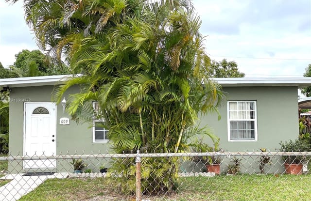 609 E 48th St - 609 East 48th Street, Hialeah, FL 33013