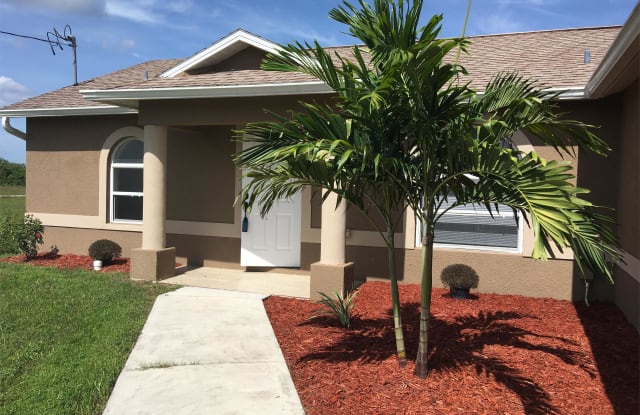 207 Pembroke Street - 207 Pembroke Street, Lehigh Acres, FL 33974