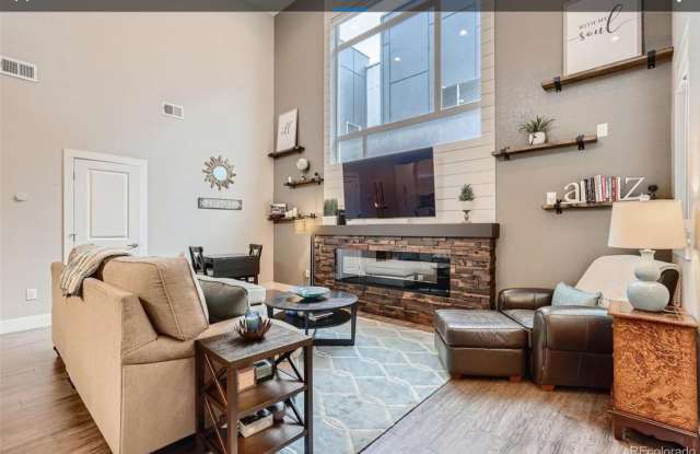 Modern Sloan’s Lake Townhome with Rooftop Deck  Stunning Views