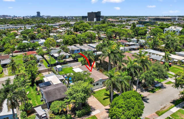 1622 MAYO ST HOLLYWOOD, FL 33020