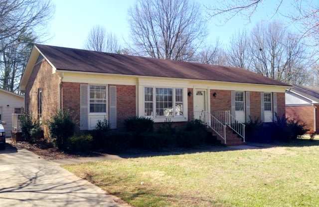 3 BR House near Guilford College w/ Garage