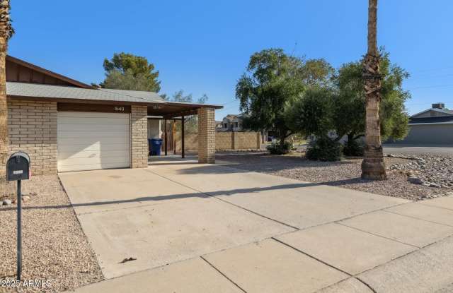 1540 E EL PARQUE Drive