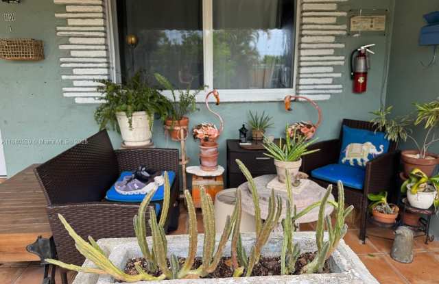 Photo of 1101 NE 14th Ave