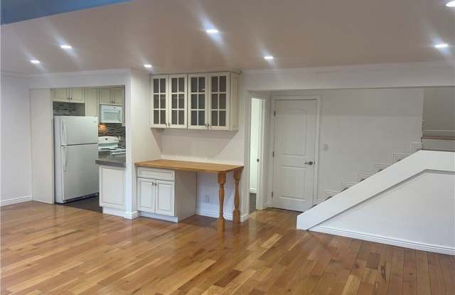 386 S Miraleste Drive