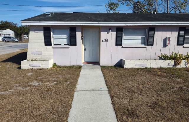 Enjoy the convenience and comfort of this 2/1 apartment in New Port Richey.