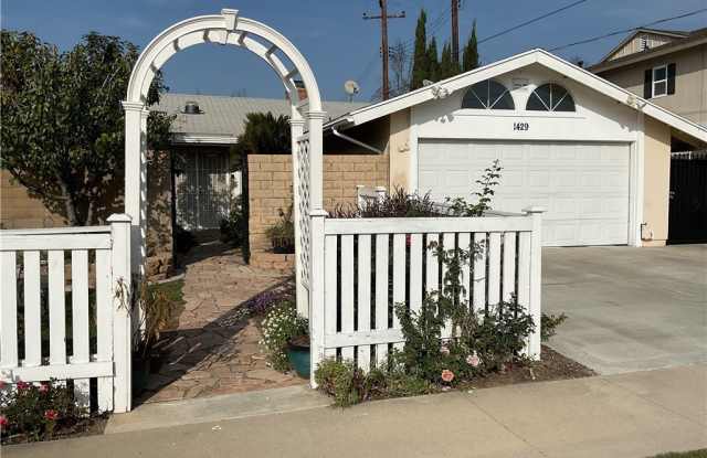 Photo of 1429 E Albion Lane