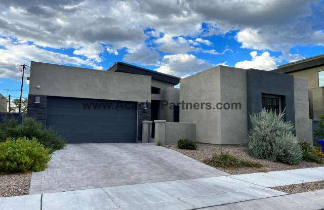 3025 E Sam Hughes Ct