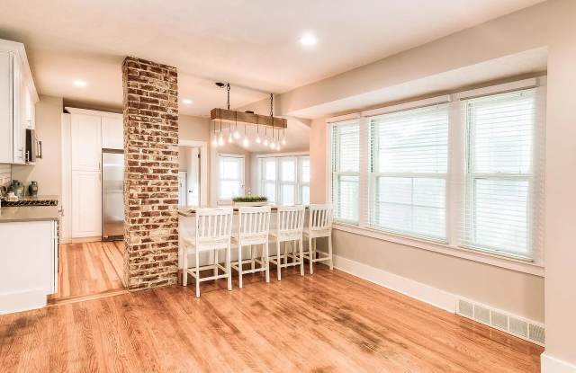 Photo of 5816 Corby Street