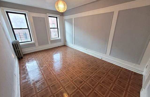 Photo of 2772 Valentine Avenue