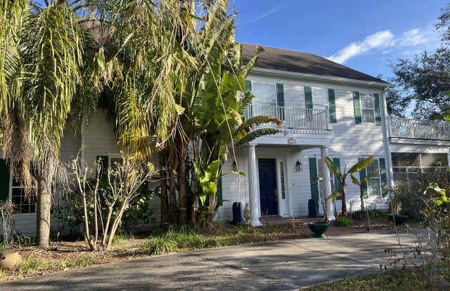 816 Bannockburn Avenue