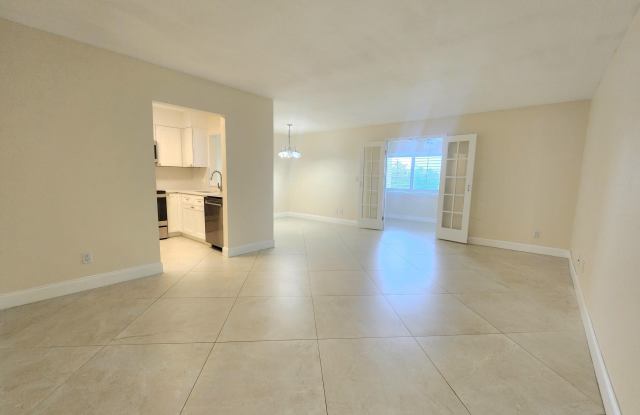 3178 Via Poinciana 402