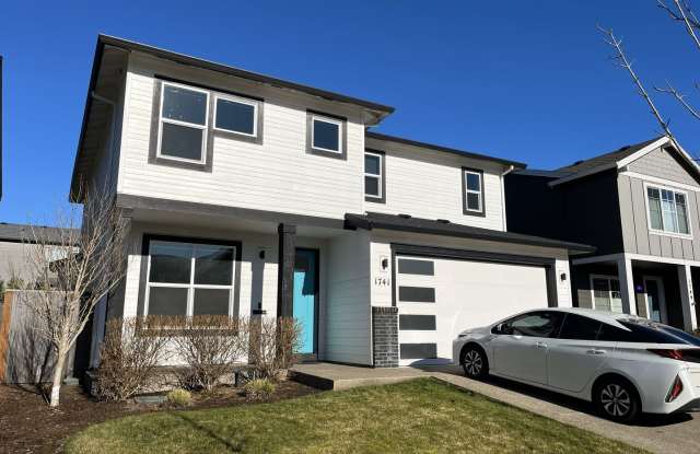 Expansive 2020 Forest Grove Home with 4 Bedrooms, Loft, Modern Kitchen  Covered Patio