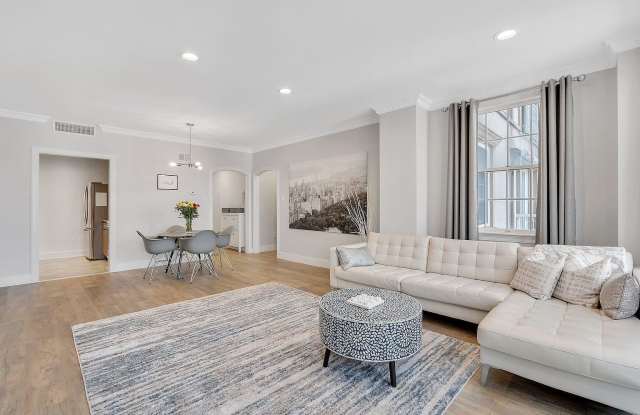 201 Shearwater Ct W Apt 32