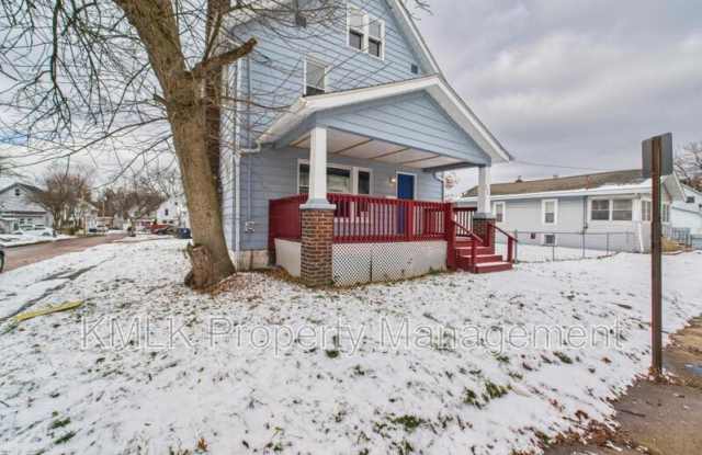 Photo of 594 Columbia Ave