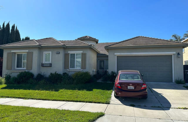 Gorgeous single-story home located in Moss Dale Landing. 4 bedroom and 2 1/2 bathrooms! Open floor plan with nearly 2,600 square feet! - 1070 Tidewater Point, Lathrop, CA 95330