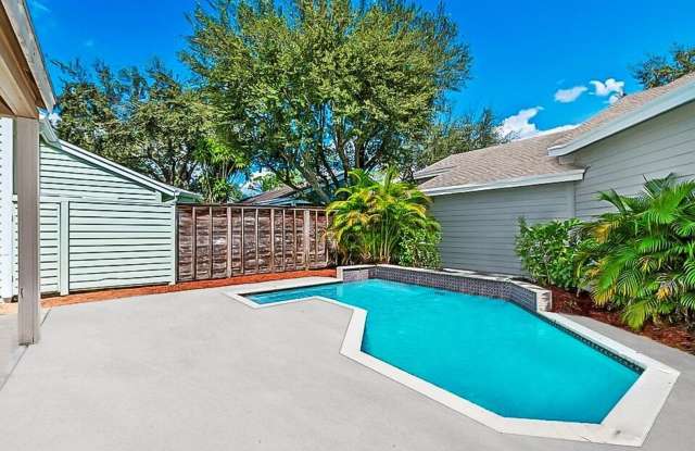 Photo of 1050 Aviary Road, Wellington, FL 33414