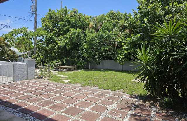 1801 St Lucie Ct Court