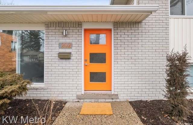 202 BROADACRE Avenue