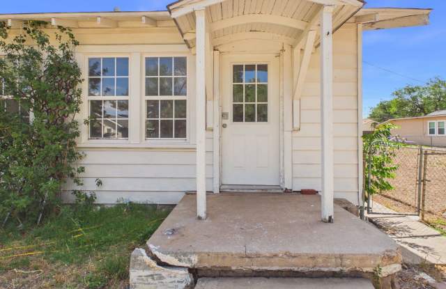 913 S Louisiana B ~ Duplex for rent!