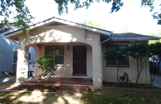 2 bedroom, 1 bath in Land Park