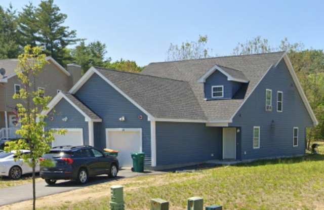 100 Trinity Cir - 100 Trinity Circle, Rochester, NH 03839