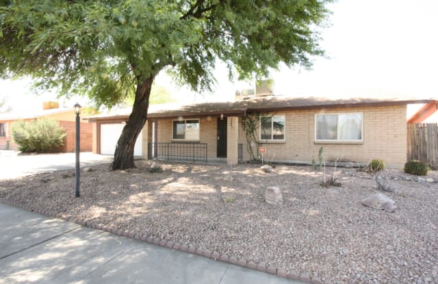 2929 W Nutmeg Drive - 2929 West Nutmeg Drive, Casas Adobes, AZ 85741