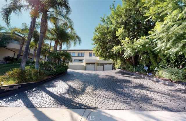 22500 N Summit Ridge Circle