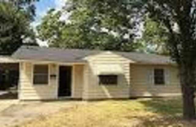 Refurbished 3 Br home for lease in Sunset Acres - 2942 Grassmere Street, Shreveport, LA 71108