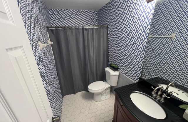 Room in 4 Bedroom Home at Shady Oak Trl