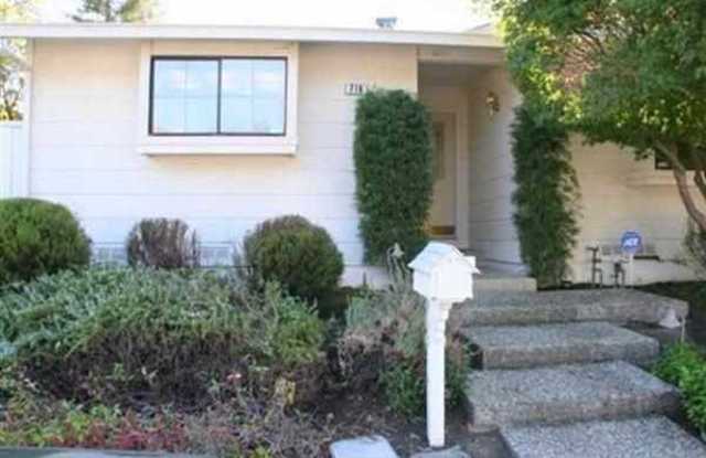 DANVILLE, 3BD/2BA Single Story Family Home on Ynez Circle