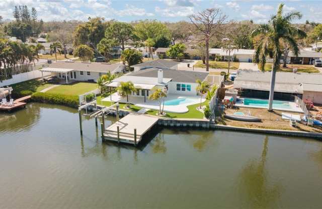 4543 CARSON STREET NE