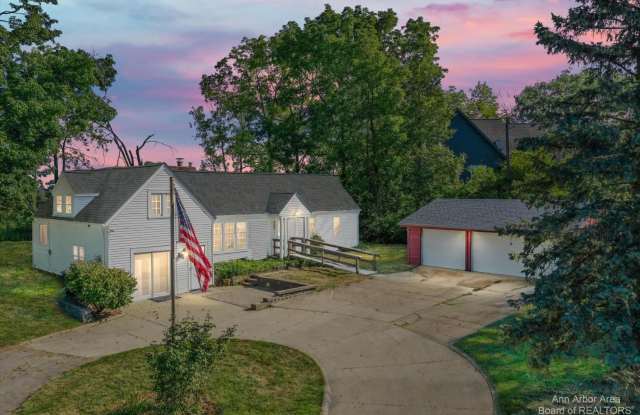 111 Golfview Lane