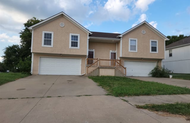 1216 Granada Drive - 1216 Granada Drive, Raymore, MO 64083