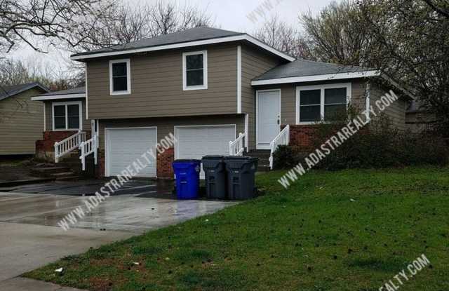 Spacious Olathe Duplex-Available in JUNE!!