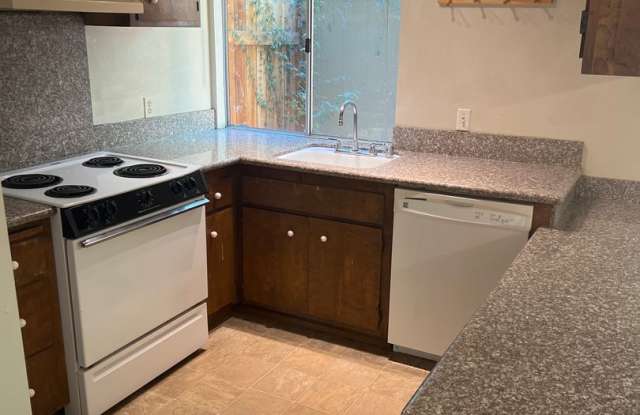 $2500 Move In Credit-Condo in Central Davis