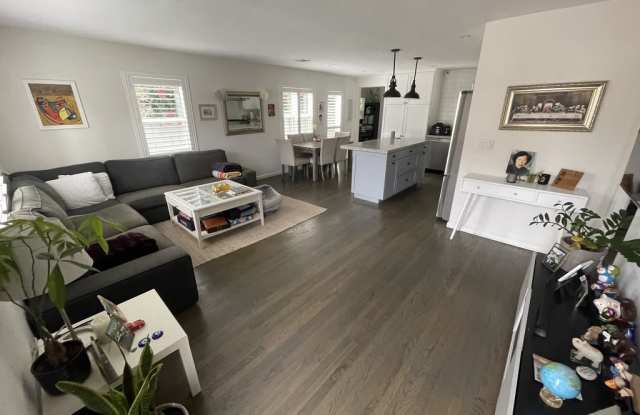 Photo of 541 Gravilla Place
